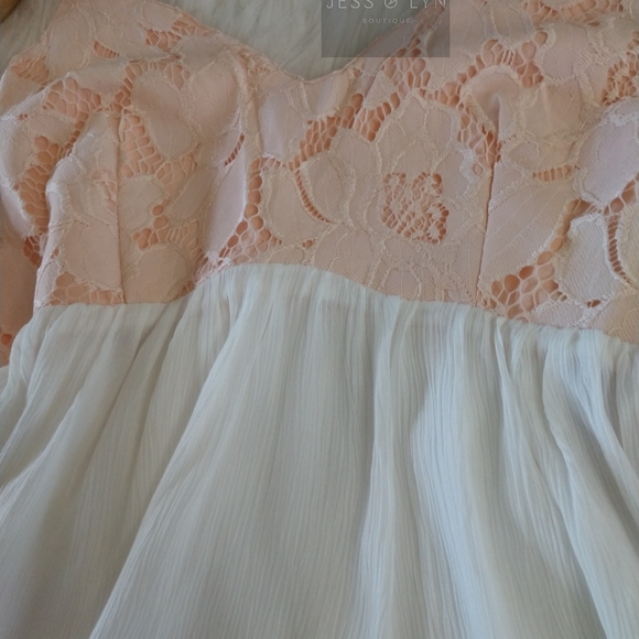 🆕Blush/White Lace Peplum Tank Top - Picture 8 of 16